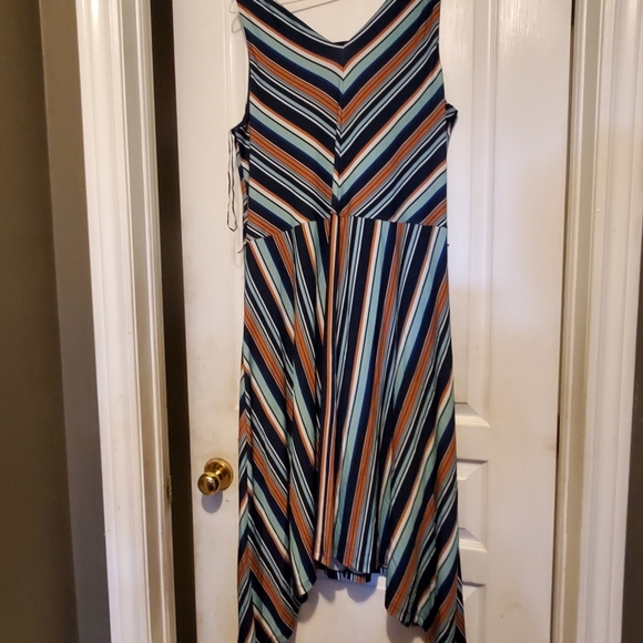 Plus size stripped dress - Picture 2 of 2